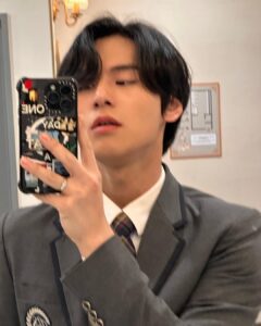 Kim Seong-hyuk Instagram - Hi 🫶