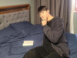 Kim Tae-jeong Instagram - ✌️하루만 자면 일타 나오네✌️
@tvn_drama #일타스캔들 #희재