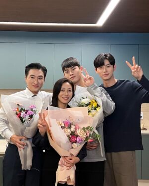 Kim Tae-jeong Instagram - 모두 사랑합니다🖤
굿바이 희재👋 
굿바이 #일타스캔들 👋