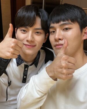 Kim Tae-jeong Instagram - 우리 동생이랑🤍
일타스캔들 토일 9시 10분
본방사수!! @tvn_drama
