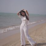 Kinjal Rajpriya Instagram – #Workaytion 🏖️

Work becomes a Vacation when there’s sun & sand on a neat blue beach ! My time here was blissful 🤍 
@whitesandsbaymandvi_ 

#Mandvi #Kutch #KutchDiaries #Gujarat #December2023 #WaterBaby #Beach #BlueWater #WhiteLove Mandvi Beach, Kutch-Gujarat