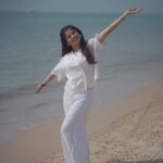 Kinjal Rajpriya Instagram - #Workaytion 🏖️ Work becomes a Vacation when there’s sun & sand on a neat blue beach ! My time here was blissful 🤍 @whitesandsbaymandvi_ #Mandvi #Kutch #KutchDiaries #Gujarat #December2023 #WaterBaby #Beach #BlueWater #WhiteLove Mandvi Beach, Kutch-Gujarat