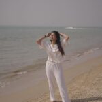 Kinjal Rajpriya Instagram - #Workaytion 🏖️ Work becomes a Vacation when there’s sun & sand on a neat blue beach ! My time here was blissful 🤍 @whitesandsbaymandvi_ #Mandvi #Kutch #KutchDiaries #Gujarat #December2023 #WaterBaby #Beach #BlueWater #WhiteLove Mandvi Beach, Kutch-Gujarat