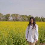 Kinjal Rajpriya Instagram - કામે ક્યાં ના કહી છે કરવું હોય તો, ને બુદ્ધિને ક્યાં વાંધો છે, જો અનુસરવું હોય તો ! Happy #2024 રાયડાના ખેતર ✨