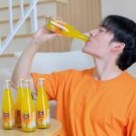 Kittipat Samantrakulchai Instagram - “มินิทเมด” สแปลช เขาออกสูตรใหม่ มีวิตามินซีสูงแล้ว! ก็ต้องมีติดตู้เย็นไว้ก่อน เพราะช่วงนี้มันร้อนนนนน!! รอบนี้เหมามาหมดร้านเลย กินได้ไม่ต้องกังลเรื่องน้ำตาล เพราะสูตรใหม่น้ำตาลน้อยลงนะ สดชื่น ได้วิตามินซีสูงงงงงง 5 ขวดไม่พอ ไปซื้อเพิ่มก่อนนะ​ ​#สูตรใหม่​ #เติมชีวิตให้มีชีวา​ #วิตามินซีสูง​ #มินิทเมดสแปลช​ #ThanksMinuteMaid