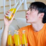 Kittipat Samantrakulchai Instagram - “มินิทเมด” สแปลช เขาออกสูตรใหม่ มีวิตามินซีสูงแล้ว! ก็ต้องมีติดตู้เย็นไว้ก่อน เพราะช่วงนี้มันร้อนนนนน!! รอบนี้เหมามาหมดร้านเลย กินได้ไม่ต้องกังลเรื่องน้ำตาล เพราะสูตรใหม่น้ำตาลน้อยลงนะ สดชื่น ได้วิตามินซีสูงงงงงง 5 ขวดไม่พอ ไปซื้อเพิ่มก่อนนะ​ ​#สูตรใหม่​ #เติมชีวิตให้มีชีวา​ #วิตามินซีสูง​ #มินิทเมดสแปลช​ #ThanksMinuteMaid