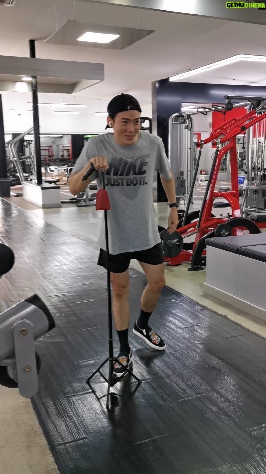 Kittipat Samantrakulchai Instagram - Leg Day "น้ำหนักไม่เกี่ยวใส่เดี่ยวได้หมด" #biewkittiphat #biewmuscle #personaltrainer #legdayworkout #weighttraining