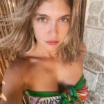 Klelia Andriolatou Instagram – Εγώ με αυτό το παρεό ζω αυτές τις μέρες 🦜 @elena_hristopoulou 🤓 #spam Secret Paradise