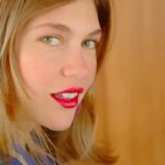 Klelia Andriolatou Instagram – My three easy steps to summer fresh look with @erreduemakeup : 
a) Water-Resistant foundation no700 (naked skin) 
b) Blush Color Palette 303 
c) Vinyl Lip Lacquer 316 💄

 #erredue #makeup #bronzecollection #summerlooks