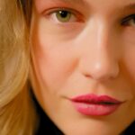 Klelia Andriolatou Instagram – Υπάρχουν εκείνες οι στιγμές που θέλω να «μεταμορφώνομαι». Να εκφράζομαι μέσα από ένταση, χρώματα, λάμψη. Με τη νέα παλέτα Couture Mini Clutch της @yslbeauty κάθε μου μέρα είναι κι ένα ξεχωριστό eye look⚡#ClutchMyEyes #eyeshadow #makeup #yslbeauty
