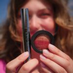 Klelia Andriolatou Instagram - Glossy Days are made with my favorite @erreduemakeup! You can create so many looks with only 3 products: 🧡Luminous Trio Eye Shadow 603 🖤Xcess 3D Waterproof Mascara 💖Vinyl Lip Lacquer 314 #erreduemakeup #makeup #summerlook #bronzecollection #getthelook @erreduemakeup