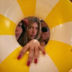 Klelia Andriolatou Instagram – Καλοκαίρι στο χωριό ☀️ 
Σαμπρέλα 🍩
Καλαμπόκι 🌽
Παγωτό 🍦
Και την πιο ομορφη παρέα 💛 Katákolo, Greece