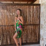 Klelia Andriolatou Instagram – Εγώ με αυτό το παρεό ζω αυτές τις μέρες 🦜 @elena_hristopoulou 🤓 #spam Secret Paradise