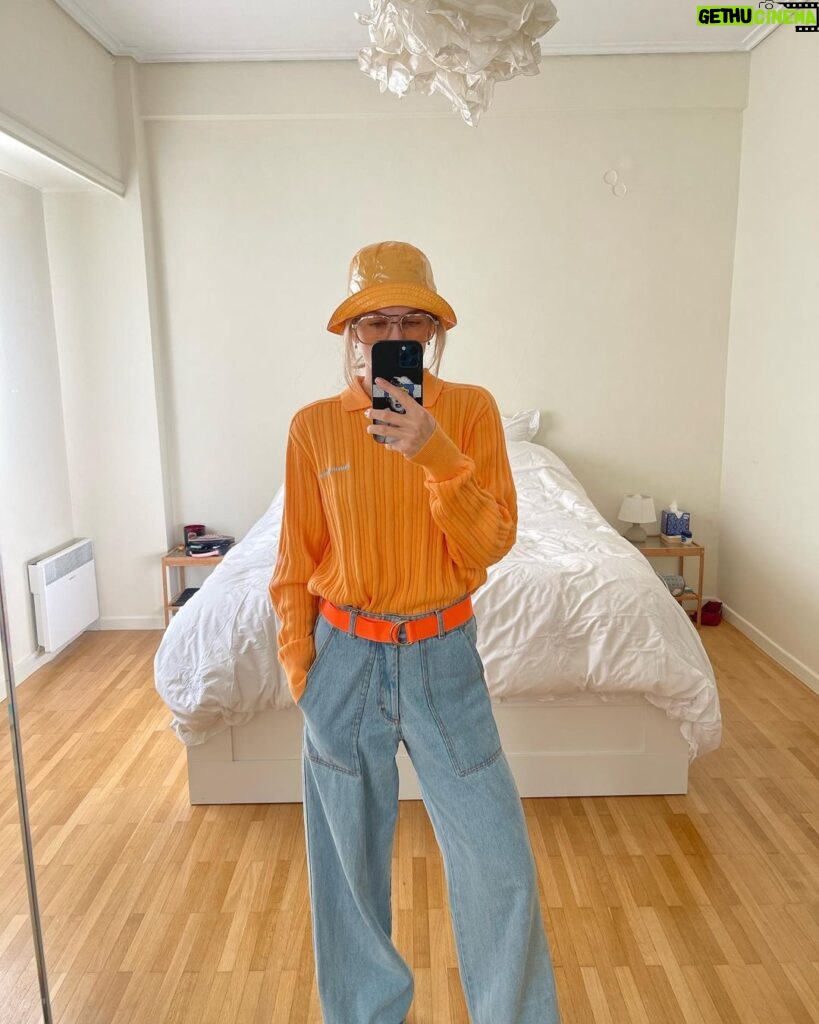 Klelia Andriolatou Instagram - Just a room 🧡 just orange!