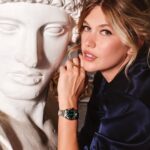 Klelia Andriolatou Instagram - Christmas is all about presents and happiness!Μαζί με το @jcouworld κάνουμε δώρο σε 3 τυχερούς, από ένα σετ που αποτελείται από 1 ρολόι, 1 δαχτυλίδι και 1 ζευγάρι σκουλαρίκια. Follow @jcouworld και @klelia_andriolatou & κάνε like στο post, έως 2/01/2024. ✨❤️ Δικαίωμα συμμετοχής έχουν όσοι διαμένουν εντος ΕΕ. Τα δώρα θα αποσταλούν με μεταφορική εταιρία κατόπιν επικοινωνίας με την εταιρεία JCOU. Το instagram, δεν υποστηρίζει ούτε συνδέεται με οποιονδήποτε τρόπο και απαλλάσσεται από κάθε ευθύνη για τη συγκεκριμένη προωθητική ενέργεια. Με τη συμμετοχή σας στο giveaway συναινείτε σε όλα τα παραπάνω.