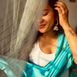 Komalee Prasad Instagram – Sunset Aesthetics and some feminity 🌤️🌻🦋♥️
.
.
.
.
#goldenhour