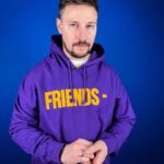 Konstantin Pavlov Instagram – Кучу вещей открыл, не все там можно понять, подделка или нет, и у вас в сторис спрашивал, там тоже мнение разделились 😁

В итоге, у меня есть пара вещей поддельных и вообще, никто, никогда не сможет понять, какие именно! Так же и у моих друзей @tsum.market есть куча брендовых вещей, по минимальным ценам, типа толстовка, которая в ЦУМе стоит 60-80 тысяч, у ребят 6-12, и я уверен, что вы не сможете понять, что у меня куплено у них! Или сможете? 🤗☺️

Теперь давайте подробней: 

TSUM MARKET – это организация, которая оденет вас, как в бутике, но в несколько раз дешевле. Все бирки и коды пробиваются, лучшего качества попросту не существует.
@tsum.market 💰Если скажете, что пришли от меня, то получите хорошую СКИДКУ, торопитесь!