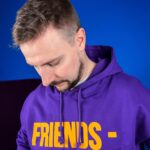 Konstantin Pavlov Instagram – Кучу вещей открыл, не все там можно понять, подделка или нет, и у вас в сторис спрашивал, там тоже мнение разделились 😁

В итоге, у меня есть пара вещей поддельных и вообще, никто, никогда не сможет понять, какие именно! Так же и у моих друзей @tsum.market есть куча брендовых вещей, по минимальным ценам, типа толстовка, которая в ЦУМе стоит 60-80 тысяч, у ребят 6-12, и я уверен, что вы не сможете понять, что у меня куплено у них! Или сможете? 🤗☺️

Теперь давайте подробней: 

TSUM MARKET – это организация, которая оденет вас, как в бутике, но в несколько раз дешевле. Все бирки и коды пробиваются, лучшего качества попросту не существует.
@tsum.market 💰Если скажете, что пришли от меня, то получите хорошую СКИДКУ, торопитесь!