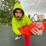 Konstantin Pavlov Instagram – Будто возвращаюсь в детство, по выходным играю в футбол, в прятки, догонялки – салочки, амонг ас (этого у меня в детстве не было, но была мафия, так что я быстро вник в суть! Лопаю поп Ит и Симпл Димпл… 😁 короче, отметил профиль, где выкладываем фотографии с нашими детьми, с ними я так провожу время по выходным!