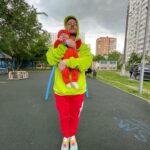 Konstantin Pavlov Instagram – Будто возвращаюсь в детство, по выходным играю в футбол, в прятки, догонялки – салочки, амонг ас (этого у меня в детстве не было, но была мафия, так что я быстро вник в суть! Лопаю поп Ит и Симпл Димпл… 😁 короче, отметил профиль, где выкладываем фотографии с нашими детьми, с ними я так провожу время по выходным!