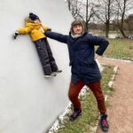 Konstantin Pavlov Instagram - До сих пор некоторые спрашивают, это твой сын? 🤗 Да @makstomin мой сын, вот уже 5 лет как, обожает Аниматроников, и все что с ними связанно, благодаря ему я знаю всю эту движуху! Вот сейчас сидели и думали, куда лучше Максиму? На борьбу или в театральный? Подскажите в комментариях, плиз 🤗🎄 Парк Авиаторов