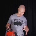 Konstantin Pavlov Instagram - С детства хотел на себе все проверять, и никогда бы не подумал, что будет в жизни такой момент, когда меня попросят протестировать свою продукцию такая компания, как Gillette @gilletterussia Дело в том, что у них вышла новая коллекция антиперсперантов Gillette Power Rush, они не простые, а с микрокапсулами, собственно, это меня больше всего и заинтересовало. Конечно, я предложил проверить их продукцию в боевых условиях, довести себя до такого состояния, чтобы вспотеть и посмотреть, как работают их антиперсперанты, которые ещё и борется с неприятным запахом! Ведь Gillette - лучше для мужчины нет, но нужно еще доказать! #Gillette #GilletteAP #антиперспирант