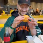 Konstantin Pavlov Instagram - Субо открыл свою бургерную, цены уже космос, очередей уже нет, как было в первые дни! Все сказали, что бургеры ОЧЕНЬ маленькие! Давайте это проверим!