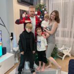 Konstantin Pavlov Instagram – С Наступающим! А кого-то уже с Наступившим Новым 2024 годом 🤍 
Наша семья всех поздравляет!