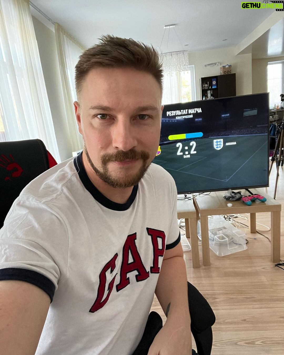 Konstantin Pavlov Instagram - Хорошее было время! 11 лет я блогер и все эти года слышал, что ютюб Инстаграм все закроют, и что вы будете делать? 😁 вот и настал тот момент, когда действительно спрашиваешь себя, а что делать дальше? В финансовом плане все хорошо, но хочется где то и реализовывать себя… видимо, настало время русских соц сетей! Настало время начинать все сначала! Я готов, мне нравится, мне по кайфу! Мне нравится сама движуха, не могу представить, что должно произойти, что бы я остановился!