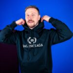 Konstantin Pavlov Instagram – Кучу вещей открыл, не все там можно понять, подделка или нет, и у вас в сторис спрашивал, там тоже мнение разделились 😁

В итоге, у меня есть пара вещей поддельных и вообще, никто, никогда не сможет понять, какие именно! Так же и у моих друзей @tsum.market есть куча брендовых вещей, по минимальным ценам, типа толстовка, которая в ЦУМе стоит 60-80 тысяч, у ребят 6-12, и я уверен, что вы не сможете понять, что у меня куплено у них! Или сможете? 🤗☺️

Теперь давайте подробней: 

TSUM MARKET – это организация, которая оденет вас, как в бутике, но в несколько раз дешевле. Все бирки и коды пробиваются, лучшего качества попросту не существует.
@tsum.market 💰Если скажете, что пришли от меня, то получите хорошую СКИДКУ, торопитесь!