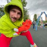Konstantin Pavlov Instagram – Будто возвращаюсь в детство, по выходным играю в футбол, в прятки, догонялки – салочки, амонг ас (этого у меня в детстве не было, но была мафия, так что я быстро вник в суть! Лопаю поп Ит и Симпл Димпл… 😁 короче, отметил профиль, где выкладываем фотографии с нашими детьми, с ними я так провожу время по выходным!