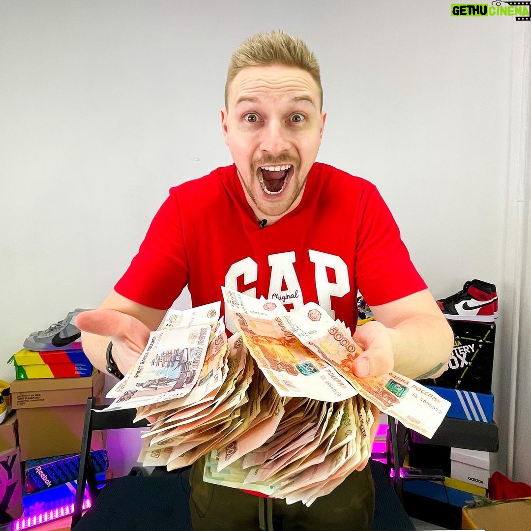Konstantin Pavlov Instagram - Именно столько денег попалось мне в 100 кусках мыла! Спасибо Тик-Току за такую идею, ролики получились топовые. 🚀👍😁 10 коробок мыла, сегодня 100, по идёт следующая цифра 1000... Но такой ролик будет стоить миллион рублей, если под этим постом будет всего 1 лайк, то я обязательно сниму такое видео, обещаю! 🤗 #тикток #денежноемыло