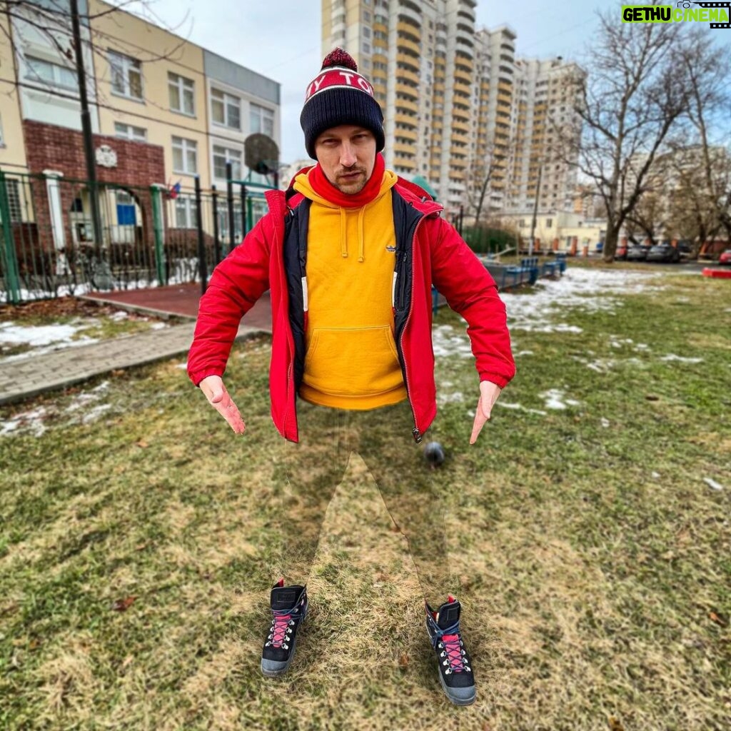 Konstantin Pavlov Instagram - Купил штаны цвета хакки, хвалюсь вам 😁
