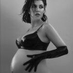 Kourtney Kardashian Barker Instagram – @vanityfairitalia 🖤