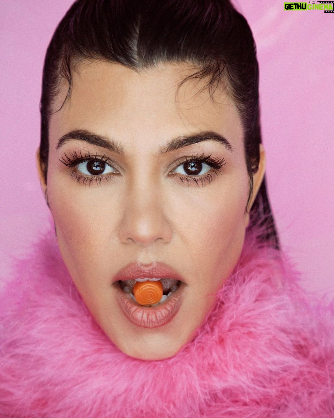 Kourtney Kardashian Barker Instagram - Glow up alert! Lol 🍑✨ Lemme Glow has officially arrived on lemmelive.com. We spent over two years perfecting this formulation, and it is the ULTIMATE beauty gummy for thicker, fuller hair and clearer skin… 💅🏼🎀 Fun fact: Our Glow collagen gummy contains a mineral complex with 72 ionic trace minerals from Utah's Great Salt Lake, giving you that radiant, dewy glow. ✨✨