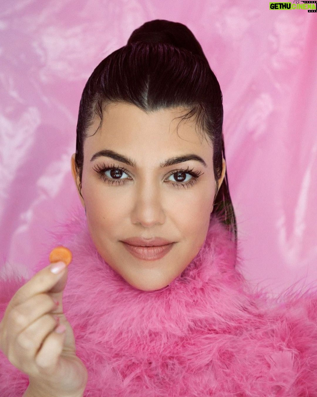 Kourtney Kardashian Barker Instagram - Glow up alert! Lol 🍑✨ Lemme Glow has officially arrived on lemmelive.com. We spent over two years perfecting this formulation, and it is the ULTIMATE beauty gummy for thicker, fuller hair and clearer skin… 💅🏼🎀 Fun fact: Our Glow collagen gummy contains a mineral complex with 72 ionic trace minerals from Utah's Great Salt Lake, giving you that radiant, dewy glow. ✨✨