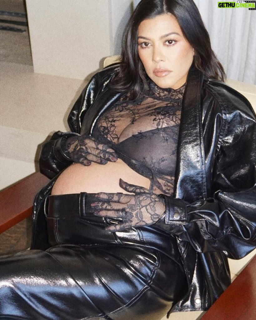 Kourtney Kardashian Barker Instagram - pregnancy is so empowering.