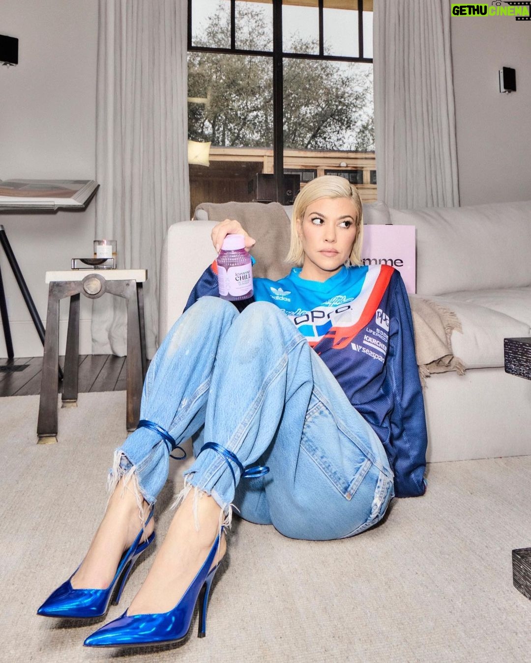 Kourtney Kardashian Barker Instagram - Inside Lemme Chill, we use a clinically-tested dose of the most studied Ashwagandha in the world, shown to reduce stress and support healthy cortisol (stress hormone). 🧘🏼♀️ Fun fact: Ashwagandha is a powerhouse adaptogenic botanical that has been used for thousands of years to reduce stress and promote relaxation (and something I’ve taken for years even before Lemme). And of course, at @lemme we never use artificial flavors or sweeteners, corn syrup, GMOs, or gelatin. Not all vitamins are created equal! 😎