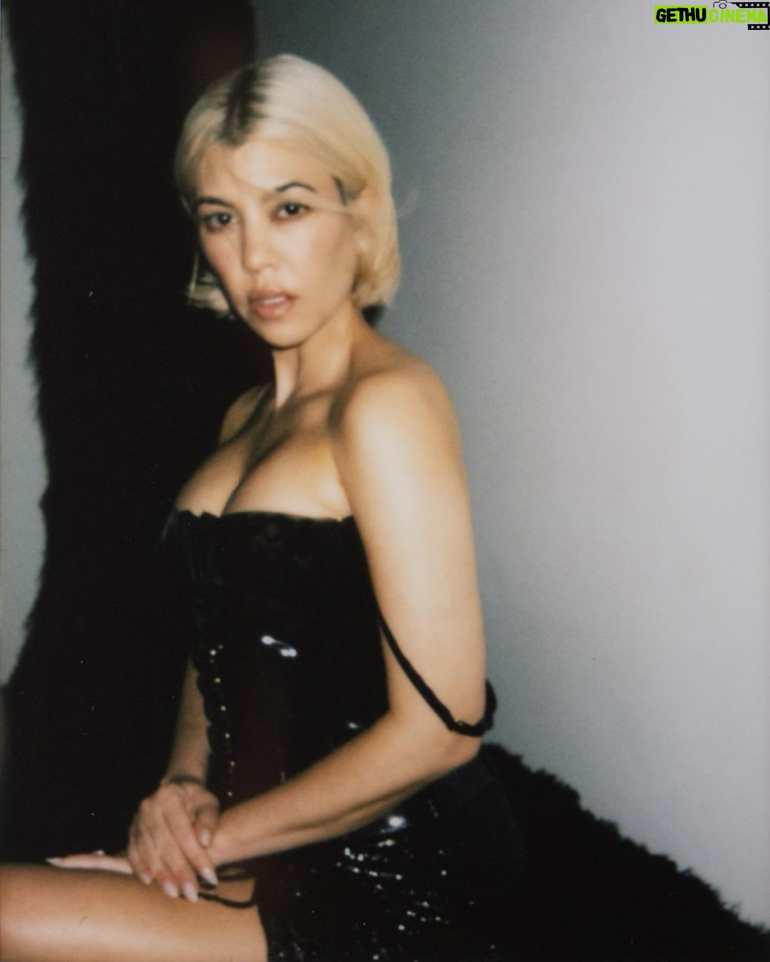 Kourtney Kardashian Barker Instagram - let yourself evolve 🖤 📸:@kulikulikulik