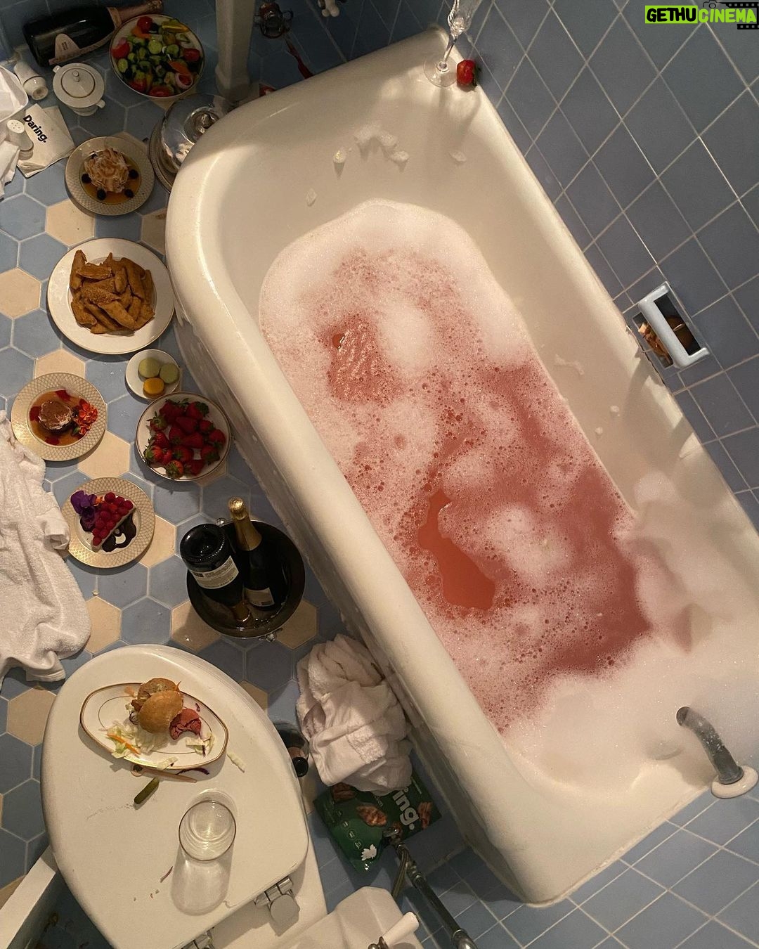 Kourtney Kardashian Barker Instagram - 😵💫😵💫😵💫😵💫😵💫