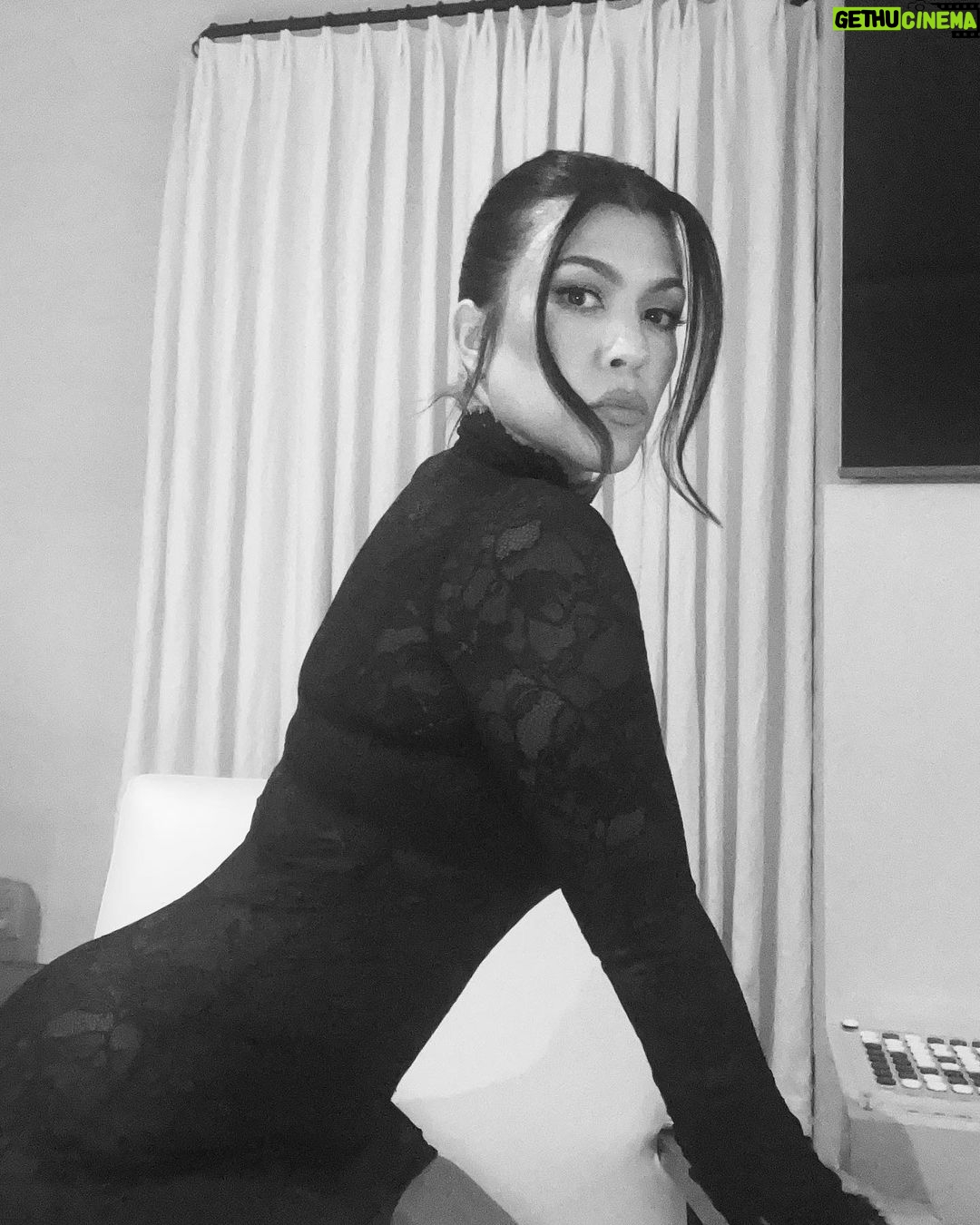 Kourtney Kardashian Barker Instagram - 😵💫😵💫😵💫😵💫😵💫