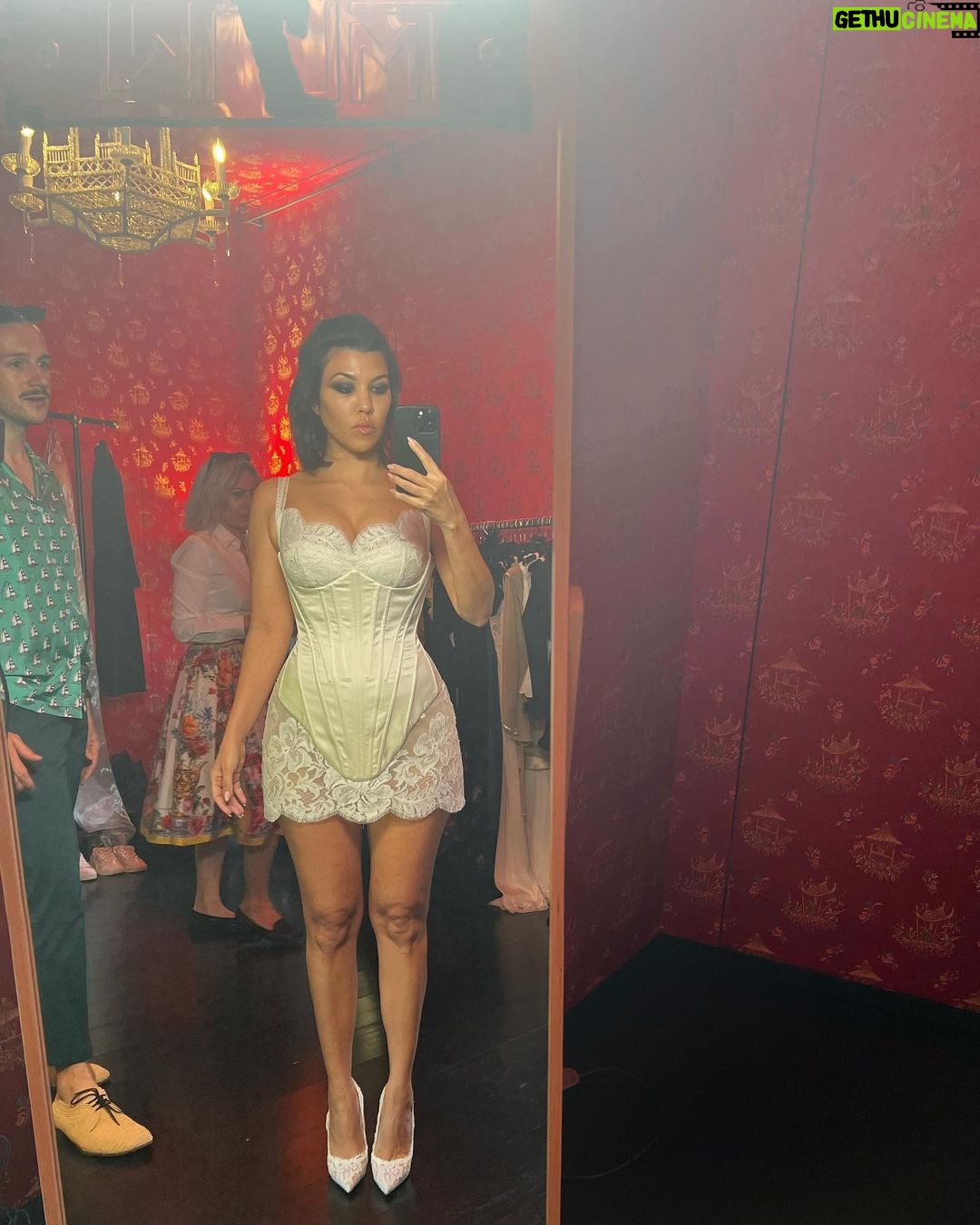 Kourtney Kardashian Barker Instagram - reception etc 🖤