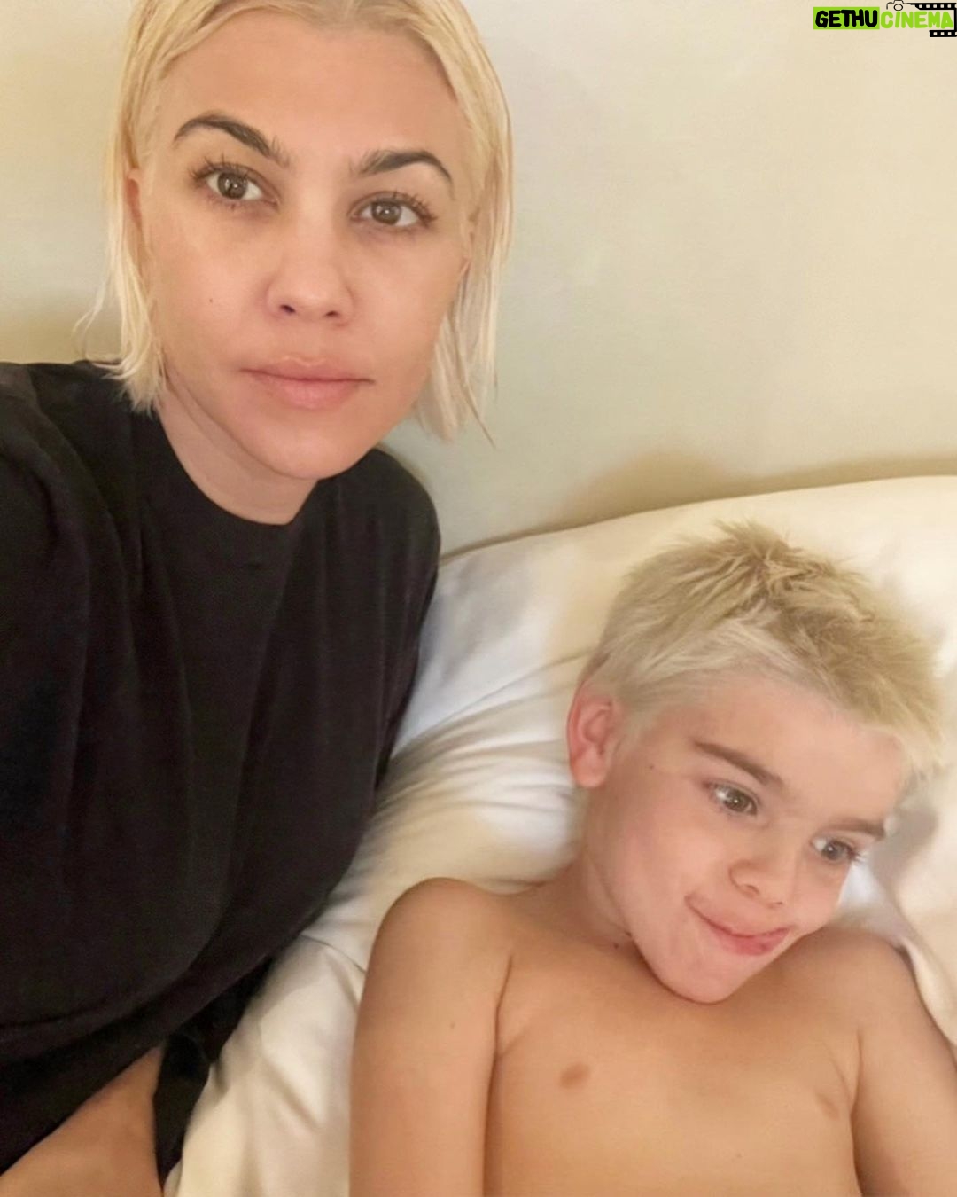 Kourtney Kardashian Barker Instagram - πΌοΈβπΌποΈβοΈπ€πͺ©π΄ππ¦