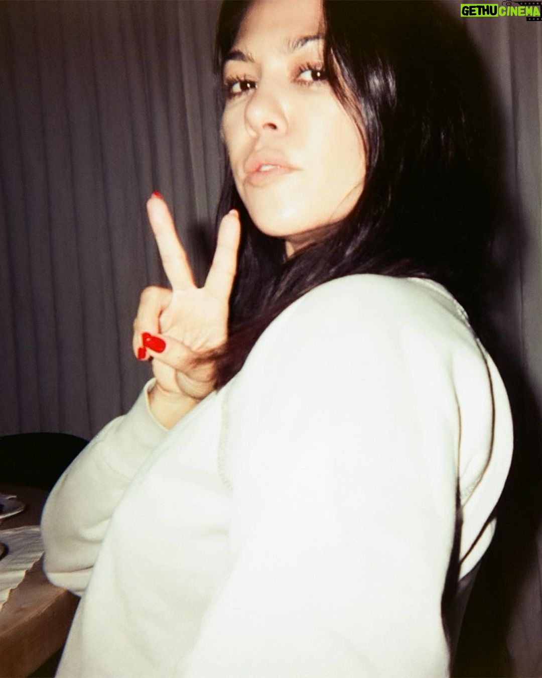 Kourtney Kardashian Barker Instagram - πΌοΈβπΌποΈβοΈπ€πͺ©π΄ππ¦