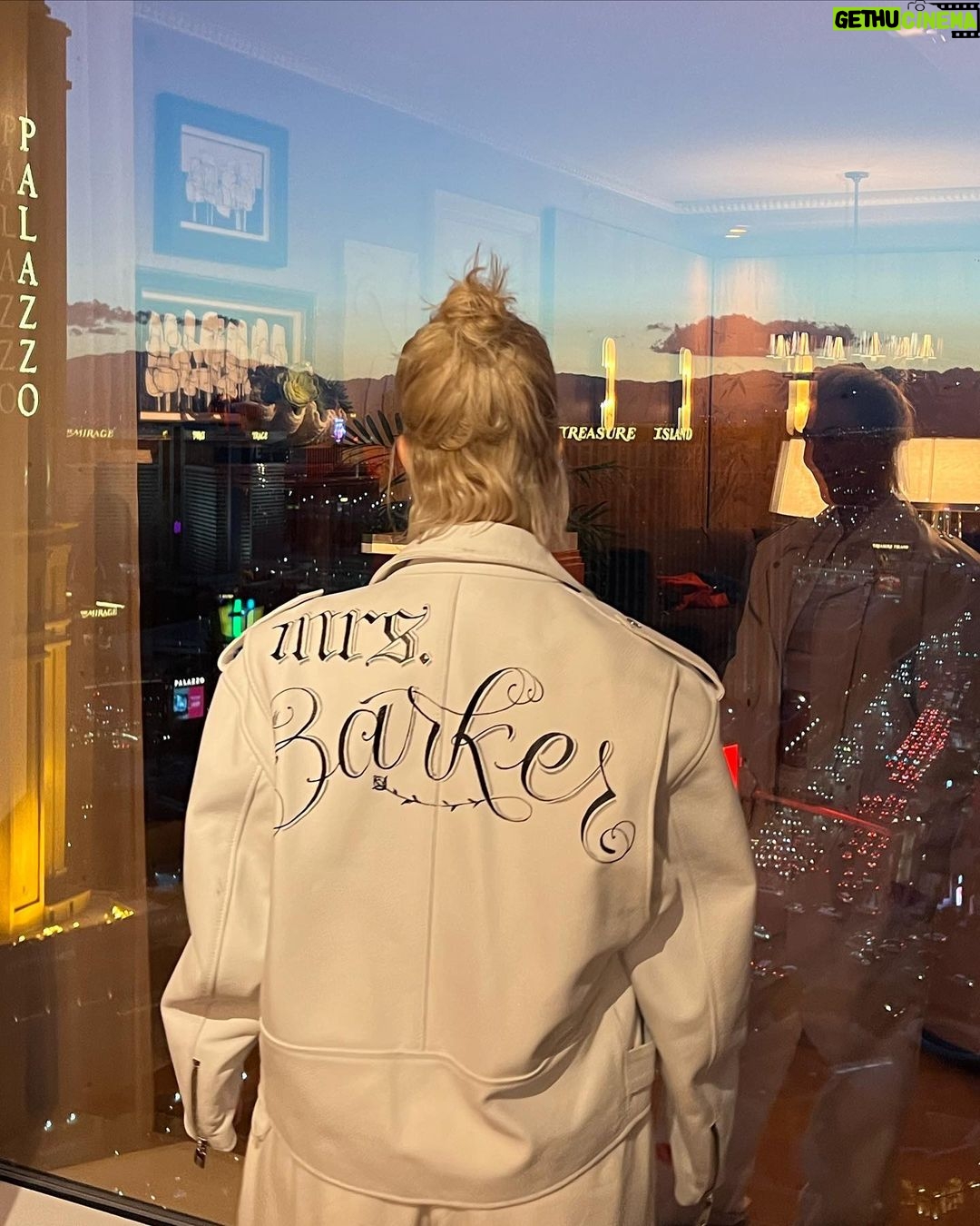 Kourtney Kardashian Barker Instagram - πΌοΈβπΌποΈβοΈπ€πͺ©π΄ππ¦