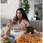 Kranti Redkar Instagram - Watch the full episode now on YouTube Link in bio Location : THE FOOD STUDIO Ground Floor Sahayog Commercial Complex Happy Valley, Tikuji Ni Wadi Rd,- Chitalsar-Manpada, Thane West-400607 near, near MTNL Office, Mumbai, Maharashtra 400607 Host : @kranti_redkar Production head : @manalidixitofficial Episode director : @hisnameisaakash Camera team : @prathmesh_2918 @manishbedse1423 Editor : @manishbedse1423 @_naamroshan_ @smiler.jayanta.079 Shoot manager and coordinator: @rotes_haar_madchen Kranti Redkar Wankhede costume : @saileerajpurenagane Kranti Redkar Wankhede Stylist: @saileerajpurenagane