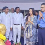 Kranti Redkar Instagram - आज महापरिनिर्वाण दिनानिमित्त मुंबई येथे आपल्या देशात सिंघम अधिकारी मा श्री समीर वानखेडे साहेब आणि आपल्या माऊली सिने अभिनेत्री सौ क्रांती ताई रेडकर वानखेडे यांनी डॉ बाबासाहेब आंबेडकर यांना अभिवादन केले #mahaparinirvandiwas #drbabasahebambedkar #krantiredkar #sameerwankhede Mumbai - मुंबई