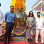 Kranti Redkar Instagram – आज महापरिनिर्वाण दिनानिमित्त मुंबई येथे आपल्या देशात सिंघम अधिकारी मा श्री समीर वानखेडे साहेब आणि आपल्या माऊली सिने अभिनेत्री सौ क्रांती ताई रेडकर वानखेडे यांनी डॉ बाबासाहेब आंबेडकर यांना अभिवादन केले #mahaparinirvandiwas #drbabasahebambedkar #krantiredkar #sameerwankhede Mumbai – मुंबई