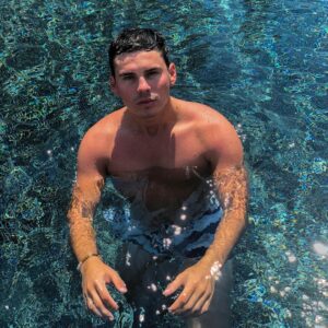 Kresh Instagram - Are you still in holidays ? ☀️