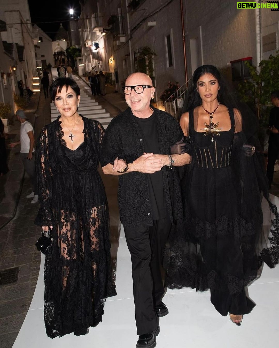 Kris Jenner Instagram - Reflecting on a year filled with friendship, love, blessings, and wonderful memories I’ll cherish forever. Thank you for being there through it all. I wish for you all a 2024 filled with love, adventure, happiness and peace. Happy New Year! #NewYear #HappyNewYear ♥️🥂